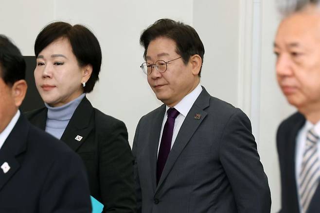 더불어민주당 이재명 대표가 21일 국회에서 열린 최고위원회의에 참석하고 있다. 사진=서동일 기자