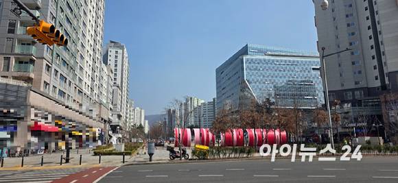 위례신도시 전경. 중앙 광장을 기준으로 왼쪽이 서울 송파구 장지동, 오른쪽이 경기 성남시 수정구 창곡동이다. 2025.03.20 [사진=이수현 기자]