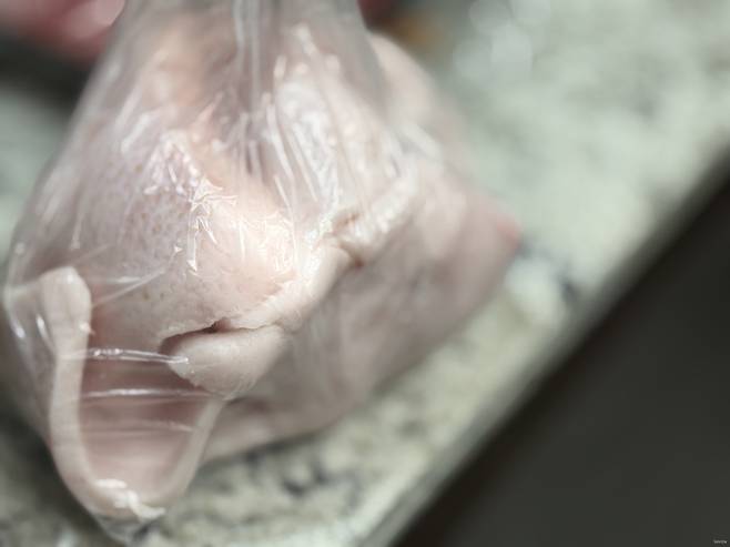 ▲ 돼지 기름으로 재료를 볶아야 풍미가 산대서(?) 정육점 사장님에게 얻어옴