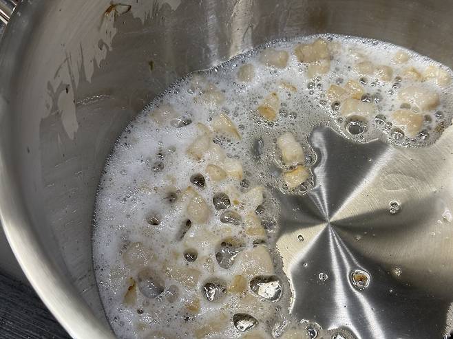 ▲ 비계가 아니라 주방세제였나 싶은 거품 양