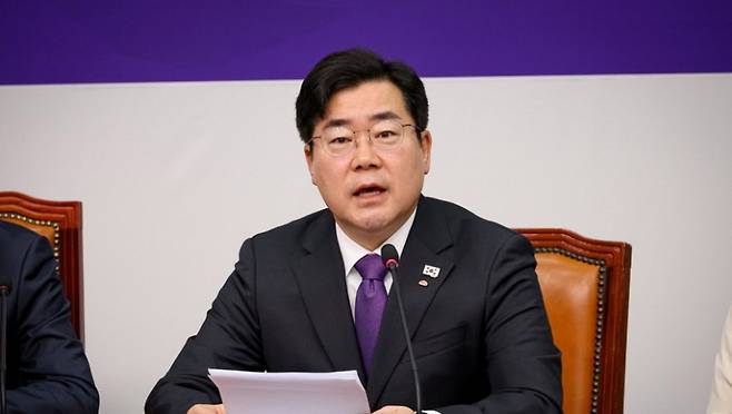 박찬대 원내대표가 지난 7일 국회 본청 당대표회의실에서 열린 최고위원회의에 참석하여 발언하고 있다. (더불어민주당)