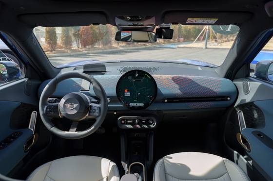 The interior of the MINI Aceman [CHO YONG-JUN]