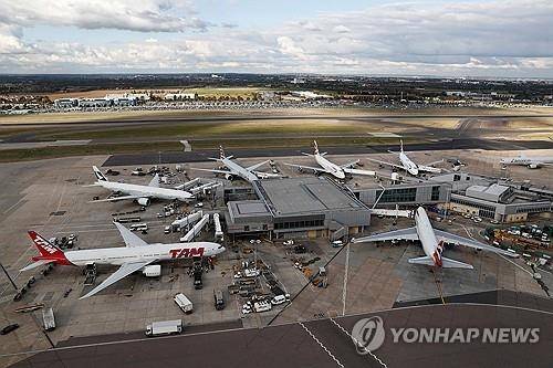 영국 히스로 공항의 항공기들 <사진=로이터 연합뉴스>