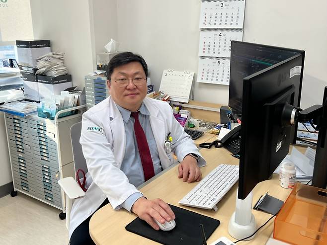 20일 오후 서울 강서구 이대서울병원 2층 진료실에서 만난 김대영 혈액종양내과 교수. /사진=민수정 기자.