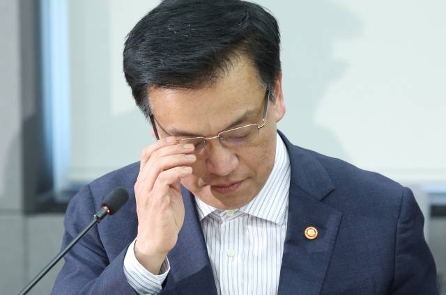 ▲최상목 대통령 권한대행 부총리 겸 기획재정부 장관이 21일 전북 군산 성일하이텍에서 이차전지 재자원화 기업 간담회를 하고 있다. ⓒ연합뉴스