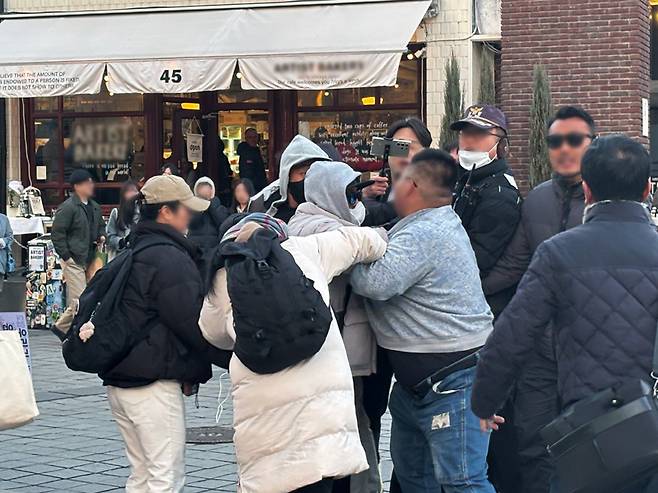 3월19일 서울 종로구 헌법재판소 앞에서 탄핵 찬성과 반대 진영 간 몸 싸움이 벌어지고 있다. ⓒ시사저널 정윤경