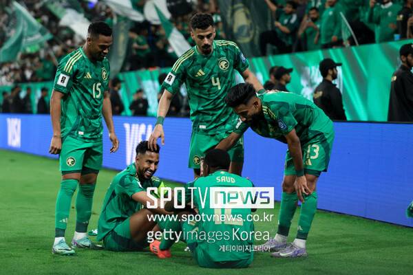 ▲ 사우디아라비아는 살렘 알 도우사리의 결승골로 중국을 1-0으로 이기고 C조 3위로 올라섰다. 2위 호주와는 승점 1점 차이다.