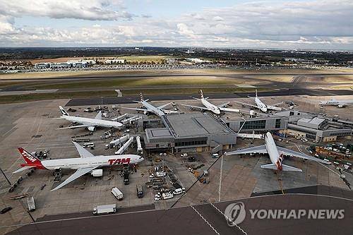 히스로 공항의 항공기들 [로이터=연합뉴스 자료사진. 재판매 및 DB 금지]