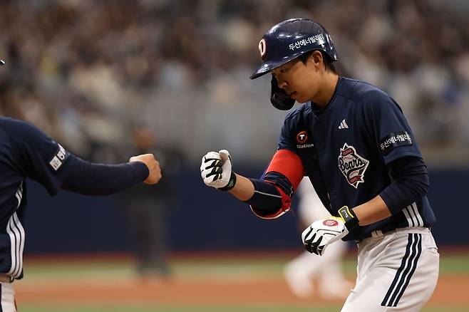 두산 김민석이 22일 SSG랜더스필드에서 열린 2025 KBO리그 개막전서 3루타를 기록했다. 사진 | 두산 베어스