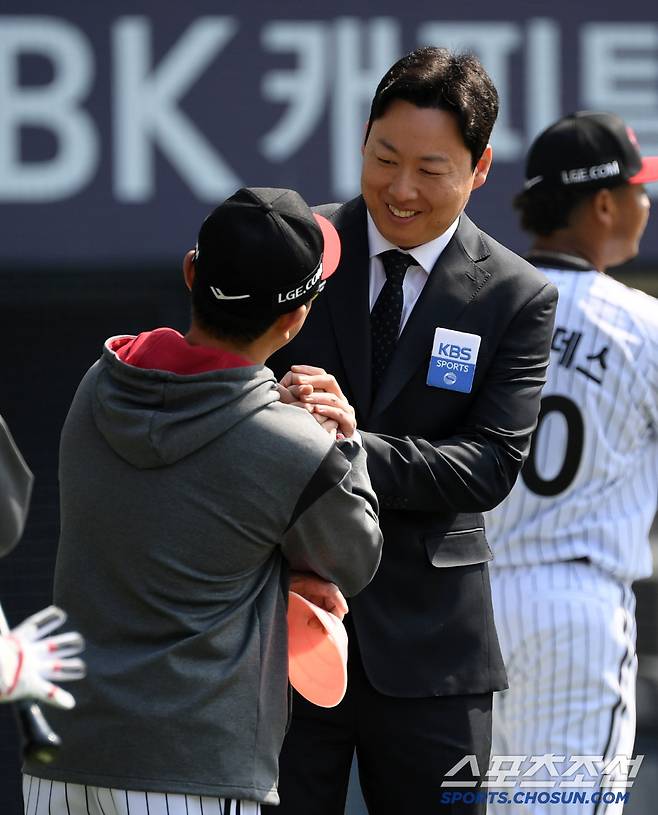 해설 위원으로 변신한 차우찬이 반가운 쌍둥이네 코치들