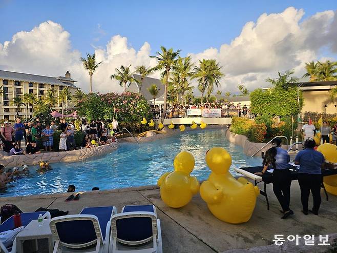 PIC사이판에서 열린 자선행사인 고무 오리 경주대회.