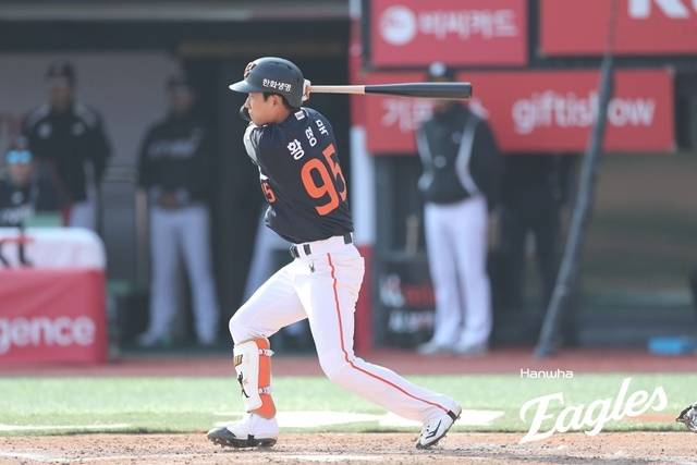 22일 수원 KT전에서 동점타로 한화 승리에 힘을 보탠 황영묵. 사진=한화 제공