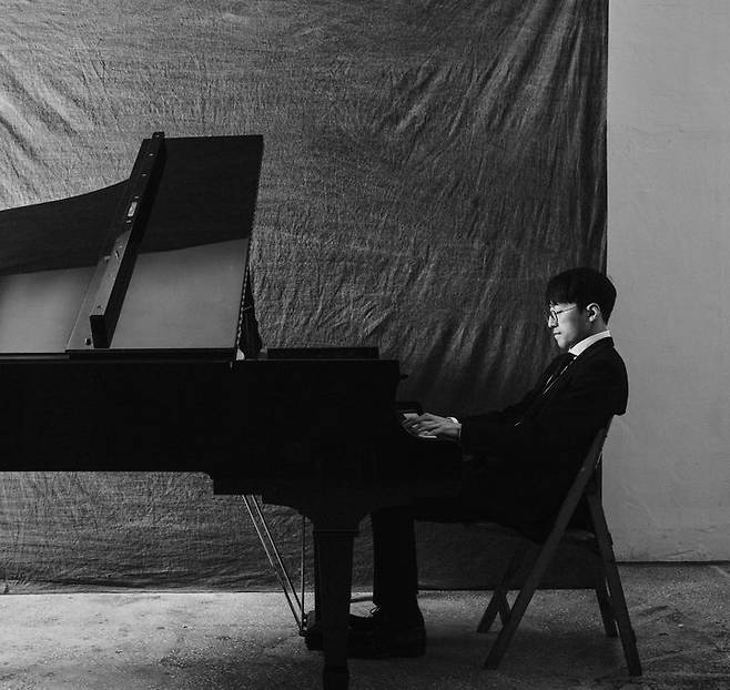 [서울=뉴시스] 김도현 피아니스트(사진=ⓒ김신중, 더브릿지컴퍼니 제공) 2025.03.22. photo@newsis.com *재판매 및 DB 금지