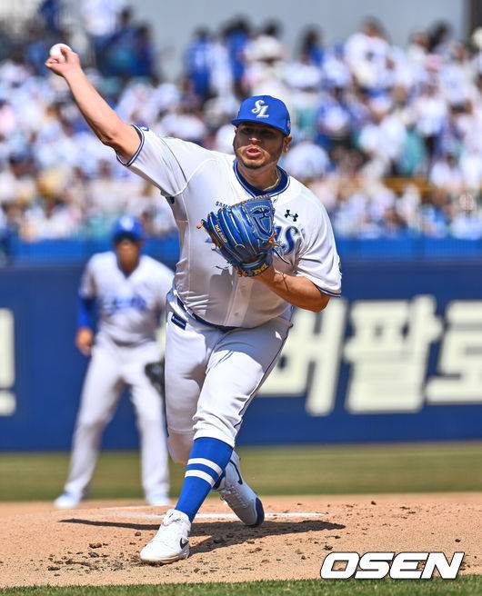 [OSEN=대구, 이석우 기자] 22일 대구삼성라이온즈파크에서 2025 신한 SOL 뱅크 KBO 리그 삼성 라이온즈와 키움 히어로즈의 경기가 열렸다. 홈팀 삼성은 후라도가 방문팀 키움은 로젠버그가 선발 출전했다. 삼성 라이온즈 선발 투수 후라도가 역투하고 있다. 2025.03.22 / foto0307@osen.co.kr