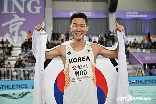 우승 후 환하게 웃은 우상혁. /AFPBBNews=뉴스1