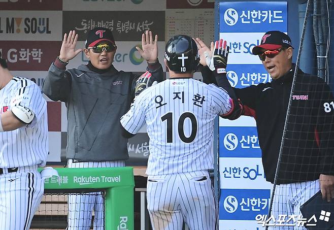 LG 내야수 오지환은 22일 잠실구장에서 열린 '2025 신한 SOL Bank KBO 리그' 롯데와 시즌 개막전에서 5번타자 유격수로 선발 출전했다. 마지막 타석인 8회말 구원 투수 김상수 상대 솔로 홈런을 터트렸다. 잠실, 박지영 기자