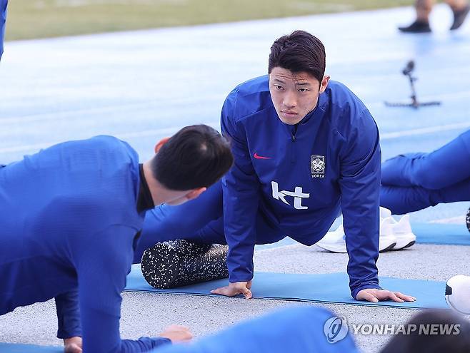 회복훈련 하는 황희찬 (용인=연합뉴스) 홍기원 기자 = 2026 북중미 월드컵 아시아 3차 예선 B조 8차전 요르단전을 앞둔 축구 국가대표팀 황희찬이 22일 경기도 용인시 처인구 미르스타디움에서 회복훈련을 하고 있다. 2025.3.22 xanadu@yna.co.kr