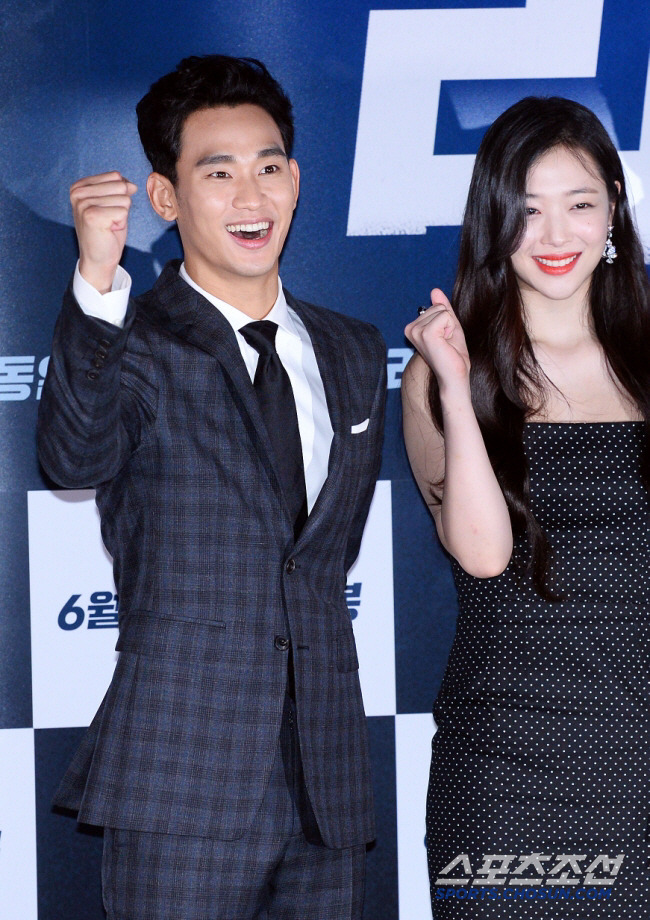 김수현(왼쪽), 故(고) 설리. 스포츠조선DB