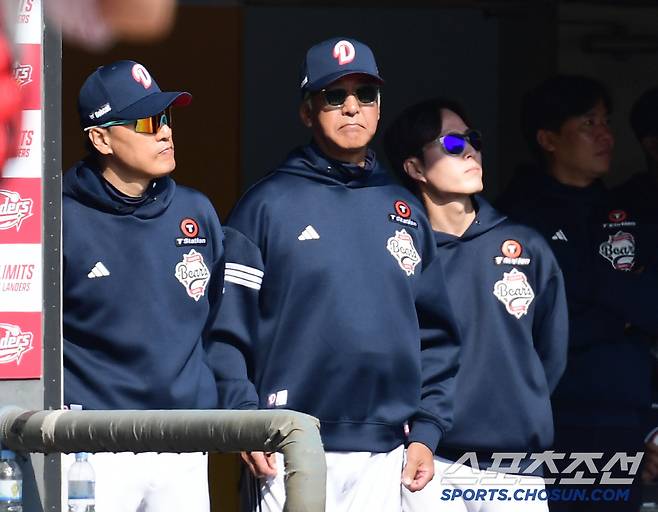 22일 인천 SSG랜더스필드에서 KBO리그 개막전 SSG와 두산의 경기가 열렸다. 경기 지켜보는 두산 이승엽 감독. 인천=송정헌 기자songs@sportschosun.com/2025.03.22/