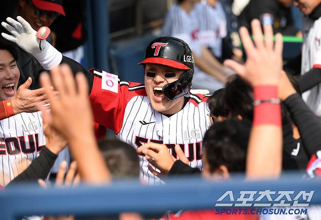 23일 잠실구장에서 열린 LG 트윈스와 롯데 자이언츠의 경기. 2회말 1사 LG 박동원이 솔로포를 날린 뒤 환호하고 있다. 잠실=박재만 기자 pjm@sportschosun.com/2025.03.23/