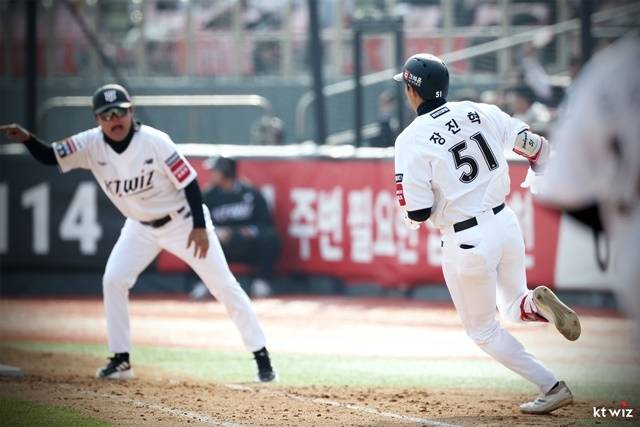 비시즌 절치부심했던 장진혁. 사진=KT 제공