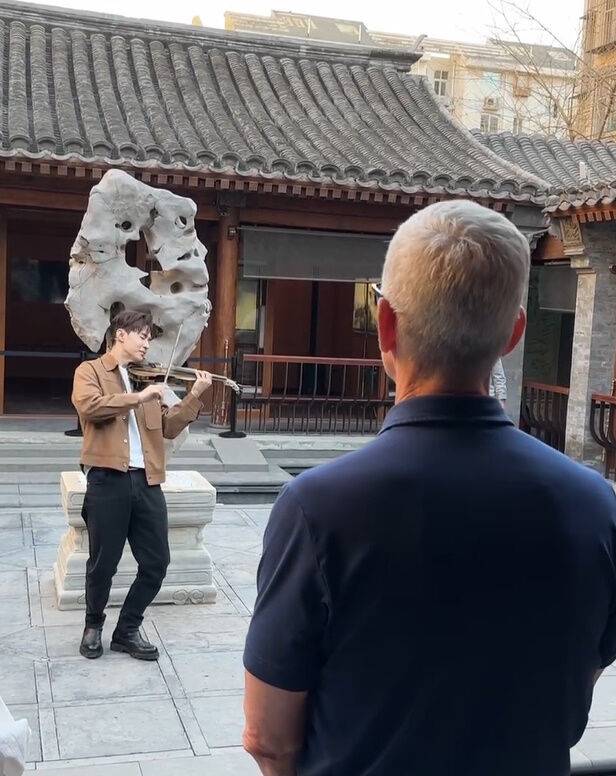 팀 쿡, 헨리./헨리 소셜미디어