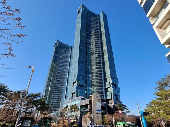 서울 성동구 성수동1가에 위치한 갤러리아포레 전경. [출처 KB부동산 단지사진]