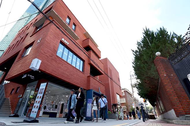 성수동 붉은벽돌 건축물 모습. [성동구 제공]