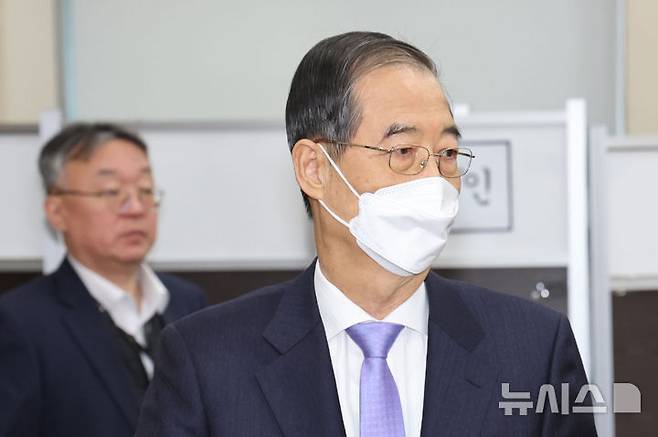 [서울=뉴시스] 권창회 기자 = 한덕수 국무총리가 25일 서울 여의도 국회에서 열린 윤석열 정부의 비상계엄 선포를 통한 내란혐의 진상규명 국정조사 특별위원회 전체회의 청문회에 출석하고 있다. 2025.02.25. kch0523@newsis.com