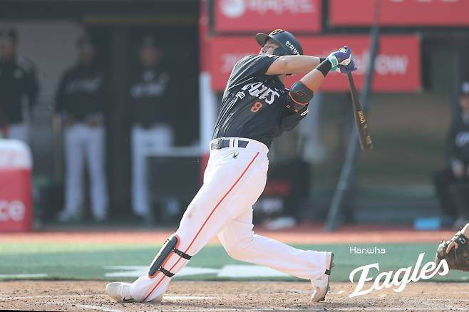 22일 수원케이티위즈파크에서 열린 2025 신한 SOL Bank KBO리그 한화 이글스와 KT 위즈의 정규시즌 개막전, 한화 노시환이 타격을 하고 있다. 한화 이글스