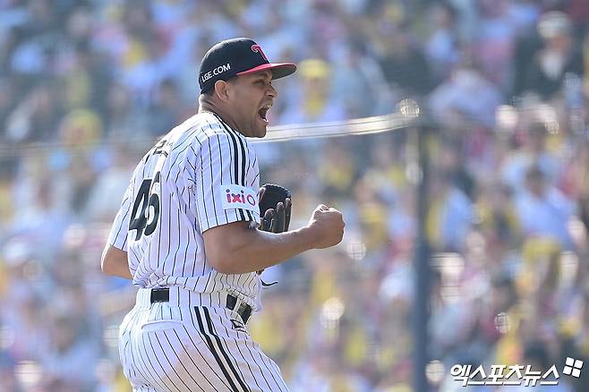 LG 투수 치리노스는 22일 잠실구장에서 열린 '2025 신한 SOL Bank KBO 리그' 롯데와 시즌 개막전에서 선발 등판했다. 6이닝 2실점 퀄리티스타트 투구를 선보여 승리 투수가 됐다. 엑스포츠뉴스 DB