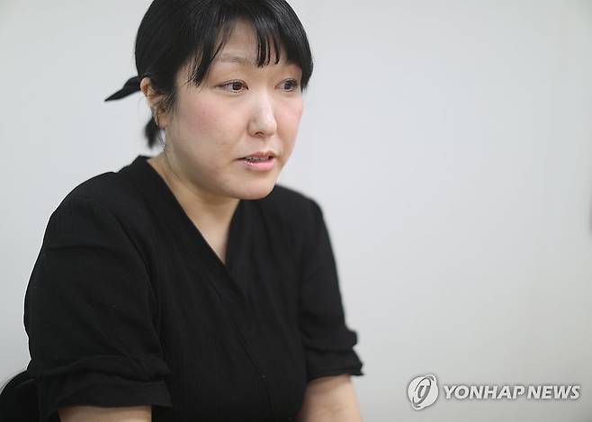 연합뉴스와 인터뷰 중인 김수빈 나부협 회장  [진성철 기자 촬영]