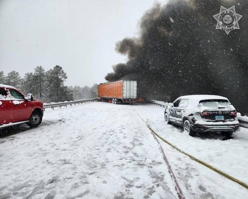 지난 13일 美 40번 고속도로에서 발생한 교통사고 [애리조나주 공공안전국(DPS) 엑스 캡처]
