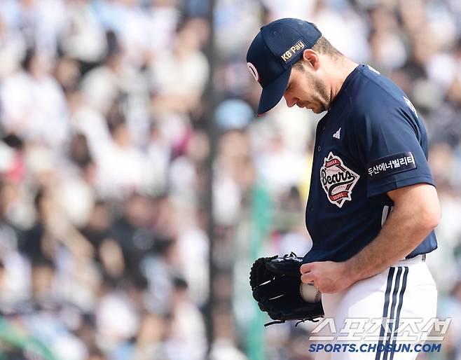 23일 인천 SSG랜더스필드에서 KBO리그 SSG와 두산의 경기가 열렸다. 3회 2실점을 허용한 두산 선발 잭 로그. 인천=송정헌 기자songs@sportschosun.com/2025.03.23/