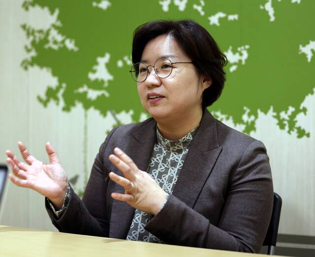 유애정 센터장이 지난 7일 서울 마포구 한겨레신문사에서 인터뷰를 하고 있다. 강창광 선임기자 chang@han.co.kr