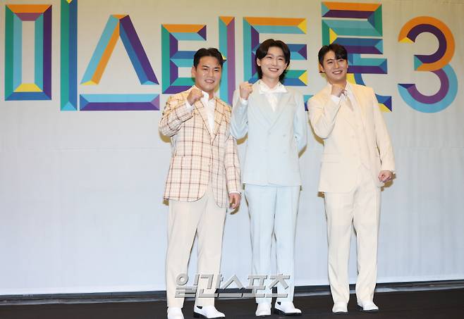가수 천록담(이정), 김용빈, 손빈아가 24일 오전 서울 마포구 스탠포드호텔에서 열린 TV조선 '미스터트롯3' TOP7 기자간담회에 참석해 포즈를 취하고 있다. 서병수 기자 qudtn@edaily.co.kr /2025.03.24/