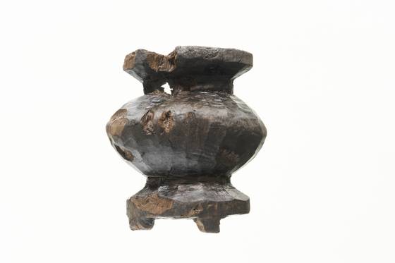 김해 봉황동 유적 출토 항아리 모양 목제품. 사진 국립가야문화유산연구소