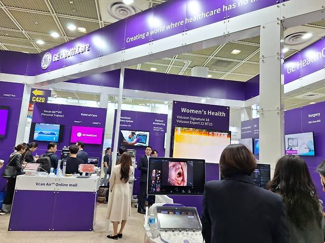 서울 삼성동 코엑스에서 열린 KIMES2025의 GE헬스케어 부스. 안대규 기자