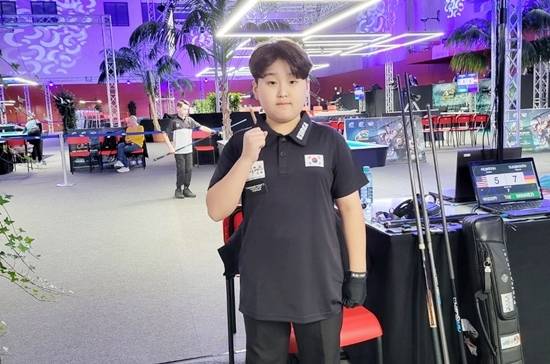 2023년 오스트리아에서 열린 ‘세계주니어U17 10볼선수권’ 대회장에서의 김민준. (사진=민준 아빠 김택균 씨)