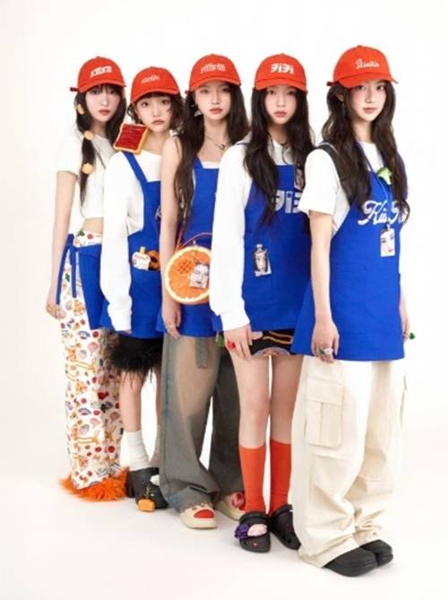 신예 그룹 KiiiKiii(키키: 지유·이솔·수이·하음·키야)가 24일 오후 첫 번째 미니 앨범 ‘언컷 젬(UNCUT GEM)’ 데뷔 미디어 쇼케이스를 열고 신고식을 치른다.