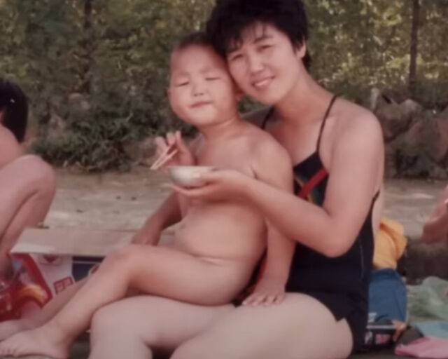 하승진이 2살 때 찍은 사진이다. / JTBC '아는형님' 캡처