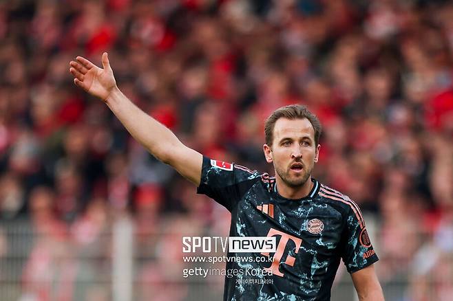 ▲ 케인은 토트넘 시절 손흥민과 환상의 호흡을 자랑하며, 프리미어리그 역사상 최다 합작골 기록(47골)을 만들어냈다. 이들의 호흡은 디디에 드록바-프랭크 램파드 듀오를 제치고 공식 최다 기록으로 남아 있으며, 프리미어리그 최고의 공격 파트너십으로 회자된다.