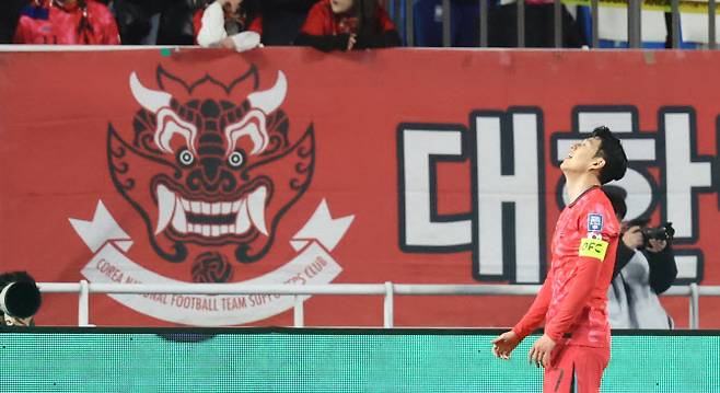 25일 경기도 수원시 수원월드컵경기장에서 열린 2026 북중미 월드컵 아시아 3차 예선 B조 8차전 대한민국과 요르단의 경기. 후반전 한국 손흥민이 경기가 뜻대로 풀리지 않자 아쉬워하고 있다. 사진=연합뉴스