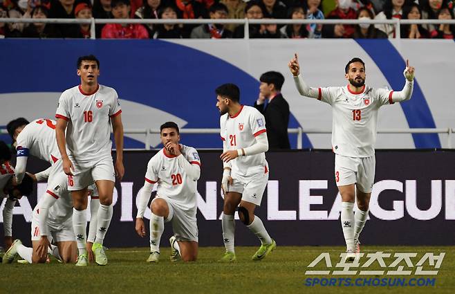 25일 수원월드컵경기장 열린 2026 FIFA 북중미 월드컵 아시아지역 3차 예선 대한민국과 요르단의 경기. 요르단 마흐무드 알 마르디가 동점골을 넣은 뒤 환호하고 있다. 수원=박재만 기자 pjm@sportschosun.com/2025.03.25/