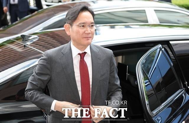 25일 재계에 따르면 이재용 삼성전자 회장이 전날 중국 전기차 업체인 비야디 본사를 방문했다. /더팩트 DB