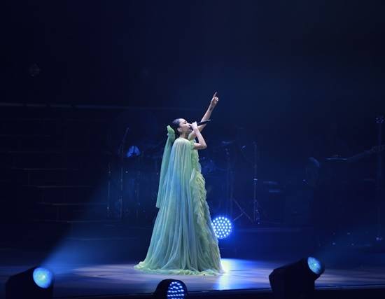 나카시마 미카는 '눈의 꽃' 외에도 'LOVE'로 한국에서 4만 장 이상의 판매량을 기록하며 한일 양국에서 음악 팬들에게 사랑받는 아티스트로 사랑받고 있다. /유진엔터테인먼트