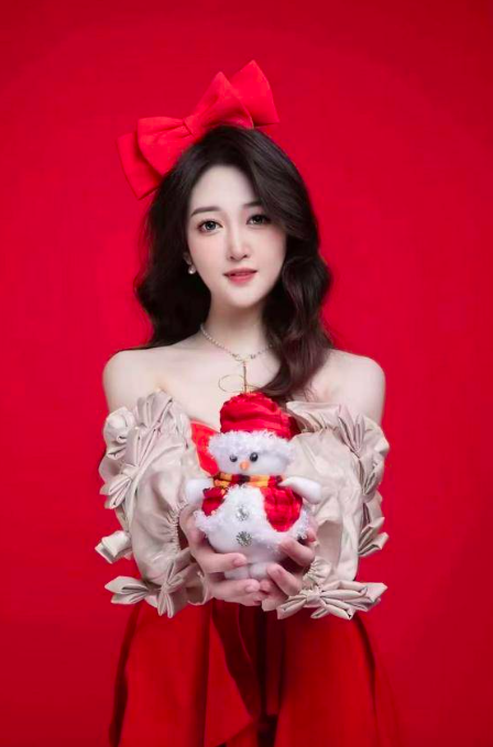 사망한 중국 '밀레니엄 베이비' 첸첸. 펑파이신문