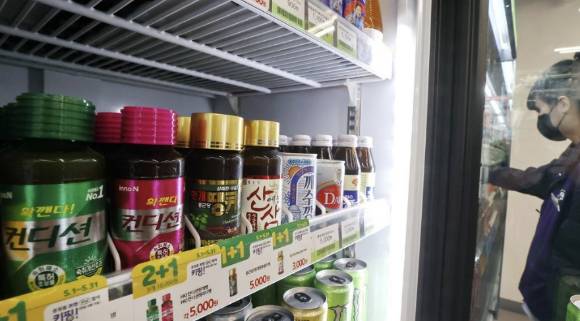 서울 종로구 CU 명륜성대점에 진열된 숙취해소제들. 2022.5.17 [사진=연합뉴스]