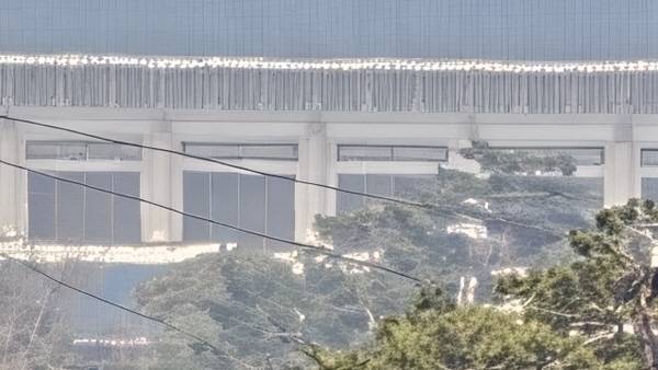 서울 도심인 프레스센터 인근(같은 장소)에서 청와대를 향해 촬영했다. 120배 줌. 정옥재 기자