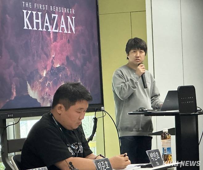 이준호 CD가 24일 경기 성남 분당구 사옥에서 열린 ‘퍼스트 버서커: 카잔’ 미디어 공동 인터뷰에서 발표하고 있다. 유채리 기자